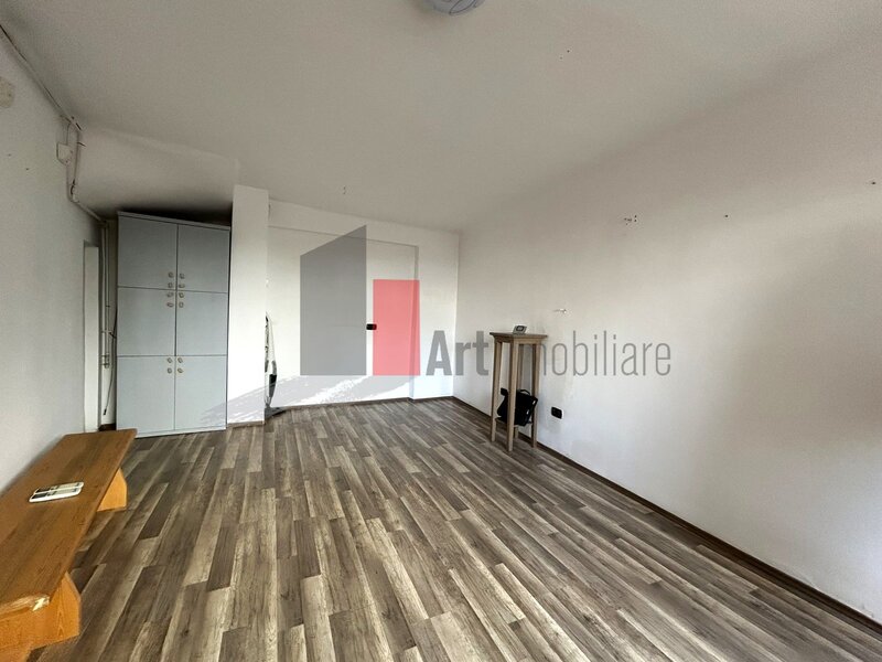 Zona Ultracentrala, Piata Romana, apartament 2 camere, corp casa.