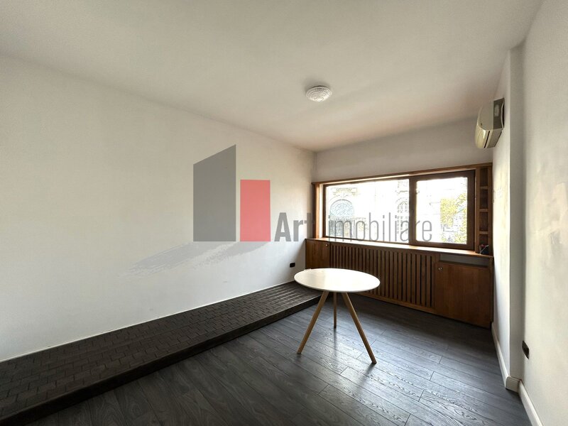 Zona Ultracentrala, Piata Romana, apartament 2 camere, corp casa.