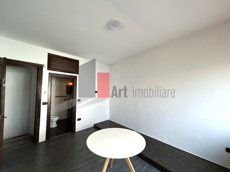 Zona Ultracentrala, Piata Romana, apartament 2 camere, corp casa.