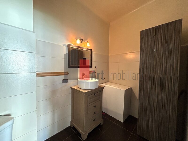 Zona Ultracentrala, Piata Romana, apartament 2 camere, corp casa.