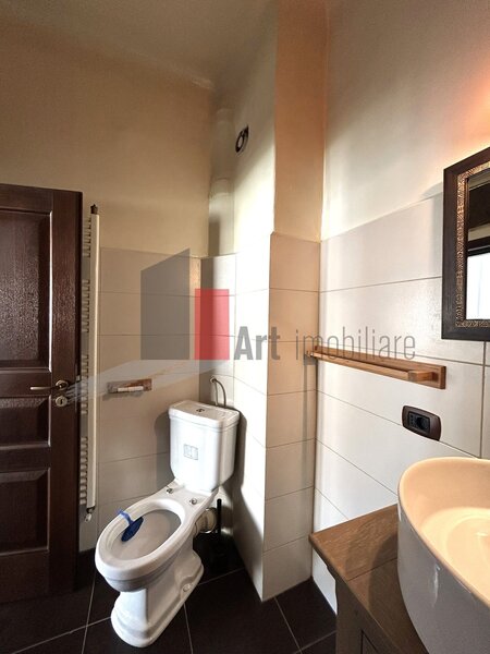 Zona Ultracentrala, Piata Romana, apartament 2 camere, corp casa.